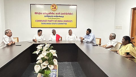 அரசின் கவனத்திற்கு வராமல் தவறு: தலைமைச் செயலாளர், குஜிலியம்பாறை வட்டாட்சியர் செயலுக்கு வருத்தம் தெரிவித்த தவெக அமைச்சர்கள்!