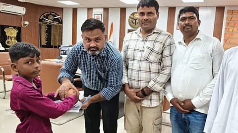  Nepal Donating 