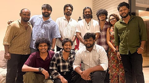 ‘மொத ராத்திரி’ படக்குழுவை நேரில் அழைத்துப் பாராட்டிய நடிகர் தனுஷ்!