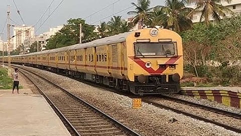 பயணிகள் ரெயில்
