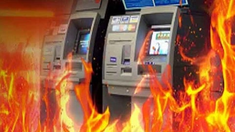 ஏ.டி.எம் எந்திரங்கள் எரிந்து சேதம் 