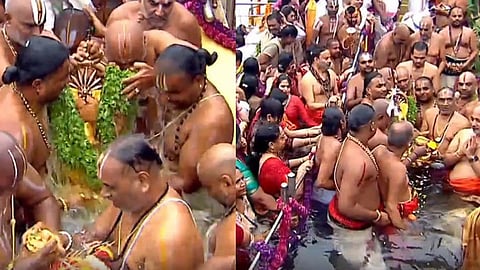 சக்கரத்தாழ்வார் தீர்த்தவாரி நடந்த காட்சி.