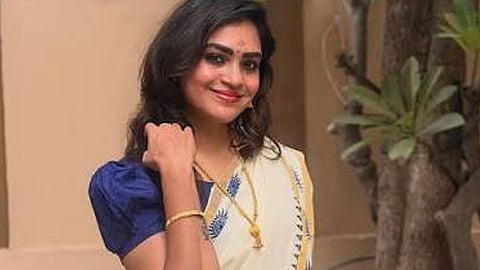நடிகை வர்ஷினி