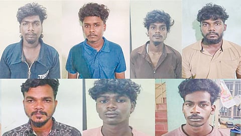 டாஸ்மாக் கடை அருகே வாலிபர்களை அரிவாளால் வெட்டிய 7 பேர் கைது
