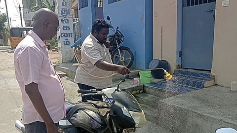 பொன்னேரி பகுதியில் ஈக்கள் படையெடுப்பில் தவிக்கும் மக்கள்