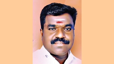 மயிலாடுதுறை அருகே தி.மு.க. பிரமுகர் சரமாரி வெட்டி படுகொலை