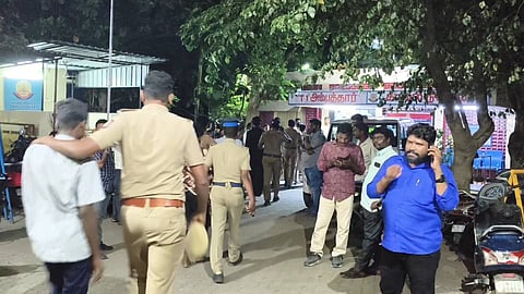 ரூட் தல பிரச்சனை: இன்ஸ்டாகிராமில் குரூப் அமைத்து கொலை செய்ய முயற்சி... ரயில் நிலையத்தில் பட்டாக் கத்திகளுடன் வலம் வந்த 17 ஐடிஐ மாணவர்கள் கைது!