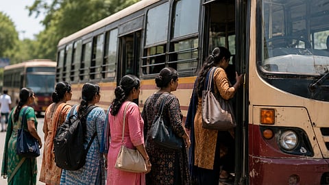 355 குளிர்சாதனப் பேருந்துகள் தவிர சென்னையில் 3600 மாநகரப் 
பேருந்துகளில் பெண்கள் கட்டணமில்லாமல் பயணிக்கலாம்!