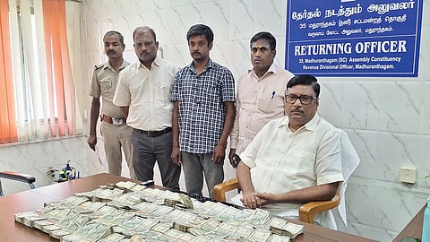 மதுராந்தகம் பகுதியில் பறக்கும் படை சோதனையில் ரூ.47 லட்சம் பணம் பறிமுதல்
