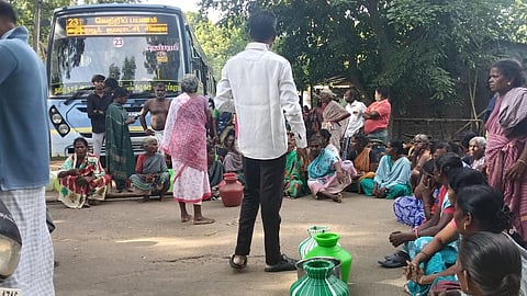 பெண்கள் போராட்டம்