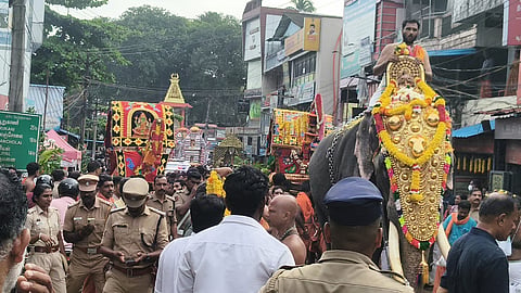 நவராத்திரி விழாவில் பங்கேற்க குழித்துறையில் இருந்து திருவனந்தபுரம் புறப்பட்ட சாமி விக்ரகங்கள்