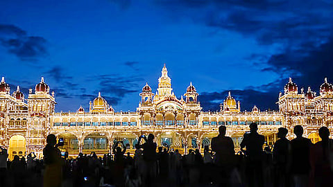 மைசூரில் உலக புகழ் பெற்ற 416-வது தசரா திருவிழா இன்று தொடங்கியது