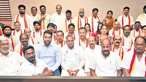 வாலில் தீப்பற்றிய குரங்குக் கூட்டம் வனமெல்லாம் தாவி கொளுத்தி விடுவதைப் போல அமைந்துள்ளது தவெக அமைச்சரவை - மு.க.ஸ்டாலின் விமர்சனம்!