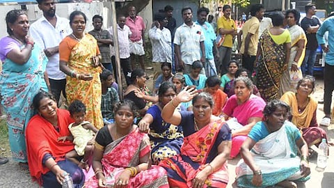 போராட்டத்தில் ஈடுபட்ட உறவினர்கள்