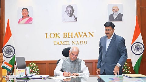 தமிழகத்தின் முழு நேர ஆளுநராக ஆர்.வி.அர்லேகர் பொறுப்பேற்றார்