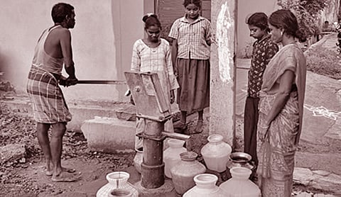 திருத்தணி அருகே குடிநீர் குழாய் உடைந்ததால் தண்ணீர் தட்டுப்பாடு