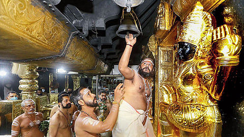பல ஆண்டுகளுக்கு பின்னர் சரஸ்வதி பூஜைக்கு திறந்திருக்கும் சபரிமலை கோயில் நடை!