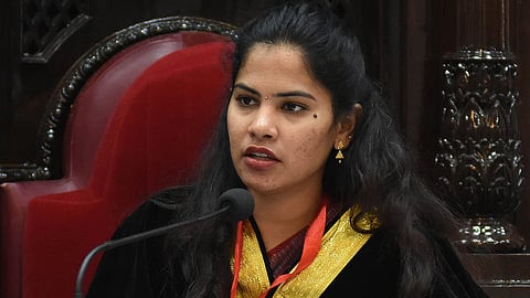 த.வெ.க.வைச் சேர்ந்த பெண்களுக்கு மட்டும்தான் மாண்பு உள்ளதா? என்மீது தொடுக்கப்பட்ட தாக்குதல்களுக்கு Virtual abusers மீது எடுத்த நடவடிக்கை என்ன? - மேயர் பிரியா கேள்வி!