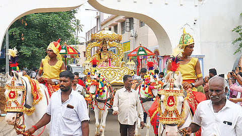 மாமன்னன் ராஜராஜசோழன் சதய விழா- வரலாற்று நகர்வலத்தை கண்முன் நிறுத்திய ஊர்வலம்