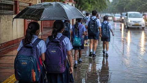 விடிய விடிய கனமழை: சென்னை உள்பட 5 மாவட்ட பள்ளிகளுக்கு இன்று விடுமுறை
