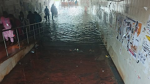 நெமிலிச்சேரியில் சுரங்க பாதையில் மழை நீர் தேங்கியது