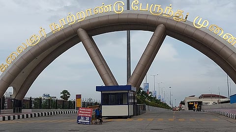 கிளாம்பாக்கத்தில் இன்று நுழைவு வாயிலில் இருந்து இயக்கப்பட்ட மாநகர பஸ்கள்