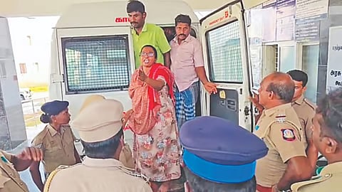 கார்த்திகா கைது: தவெக அரசின் அடக்குமுறையைக் கண்டித்து மாவட்ட தலைநகரங்களில் ஆர்ப்பாட்டம் - நா.த.க. அறிவிப்பு!