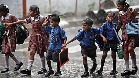 பள்ளிகளுக்கு விடுமுறை 