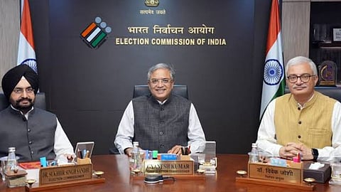 இடது - சுக்விந்தர் சாகு, வலது - விவேக் ஜோஷி 