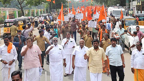 மீட்டர் கட்டணத்தை உயர்த்த கோரி ஆட்டோ டிரைவர்கள் பேரணி