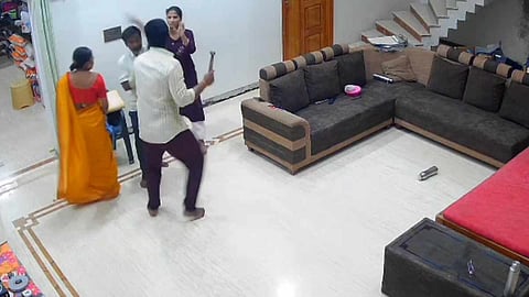 மத்தூர் அருகே மாமனாரைச் சுத்தியலால் தாக்கி- கத்தியால் குத்திய மருமகன் 
