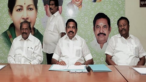 நவ.1ல் அ.தி.மு.க. மாவட்ட செயலாளர்கள் கூட்டம்!