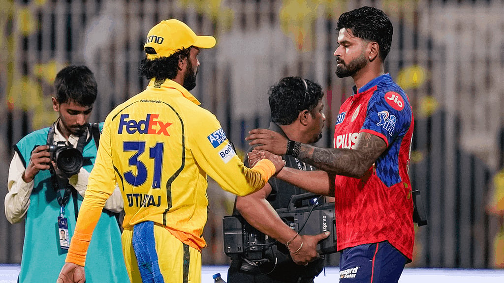 IPL 2026 சி.எஸ்.கே. இரட்டை தோல்வி அதிர்ச்சி: புள்ளிப்பட்டியலில் ...