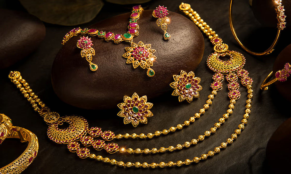 GOLD PRICE TODAY: தொடர்ந்து குறைந்து வரும் தங்கம் விலை - நகைப்பிரியர்கள் மகிழ்ச்சி!