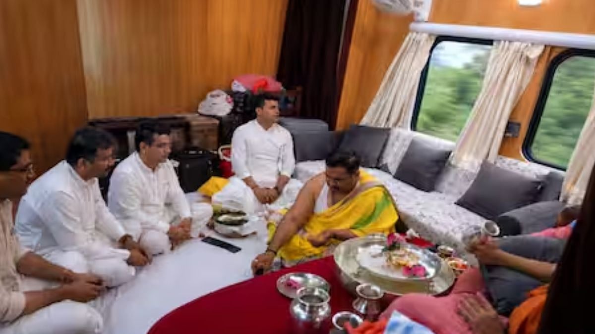 ஓடும் ரெயிலில் பூஜை.. சர்ச்சை வீடியோவுக்கு ரெயில்வே விளக்கம்