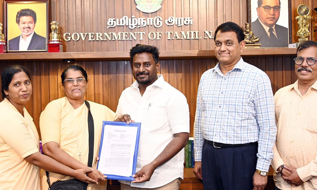 15 சிபிஎஸ்இ பள்ளிகள் தொடங்க தடையில்லா சான்று வழங்கினார் அமைச்சர் ராஜ்மோகன்!