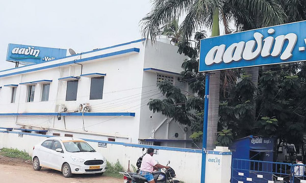 ஈரோடு மாநகர பகுதியில் ஆவின் பால் தட்டுப்பாடு - 4 ஆயிரம் லிட்டர் குறைக்கப்பட்டதாக புகார்!