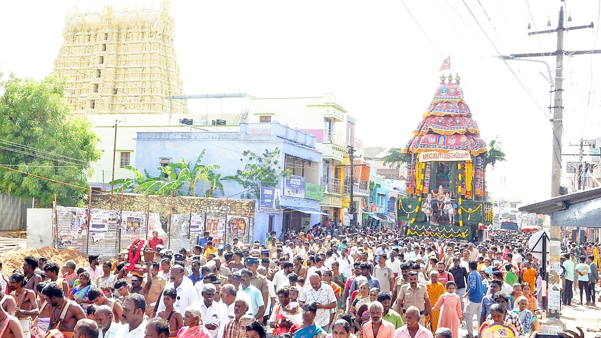 சங்கரன்கோவில் ஆடித்தபசு விழா- தேரோட்டம் கோலாகலம்