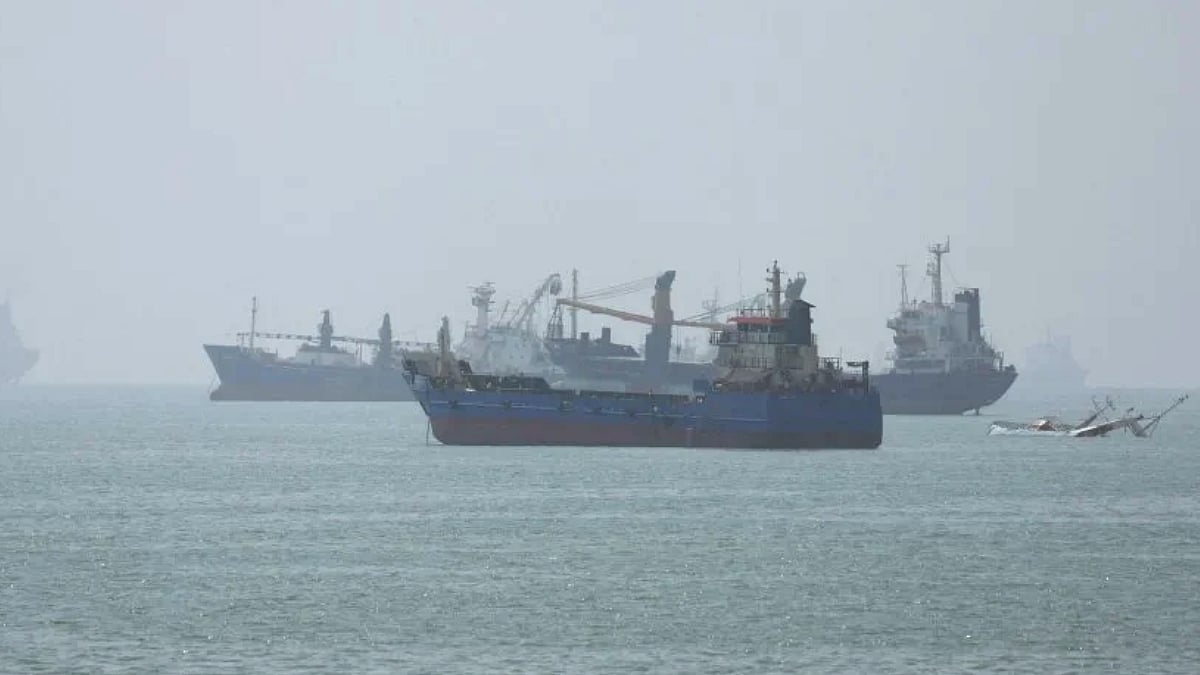 ஹார்முஸ் நீரிணையில் ஈரானிய ராக்கெட் ஏவுதளங்கள் மீது அமெரிக்கா தாக்குதல்