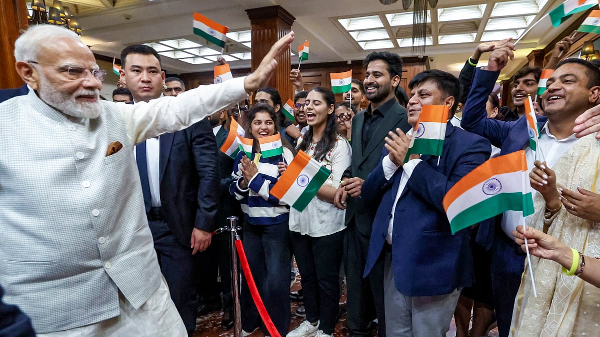 SCO உச்சிமாநாட்டில் பங்கேற்க கிர்கிஸ்தான் சென்றடைந்த பிரதமர் மோடிக்கு உற்சாக வரவேற்பு