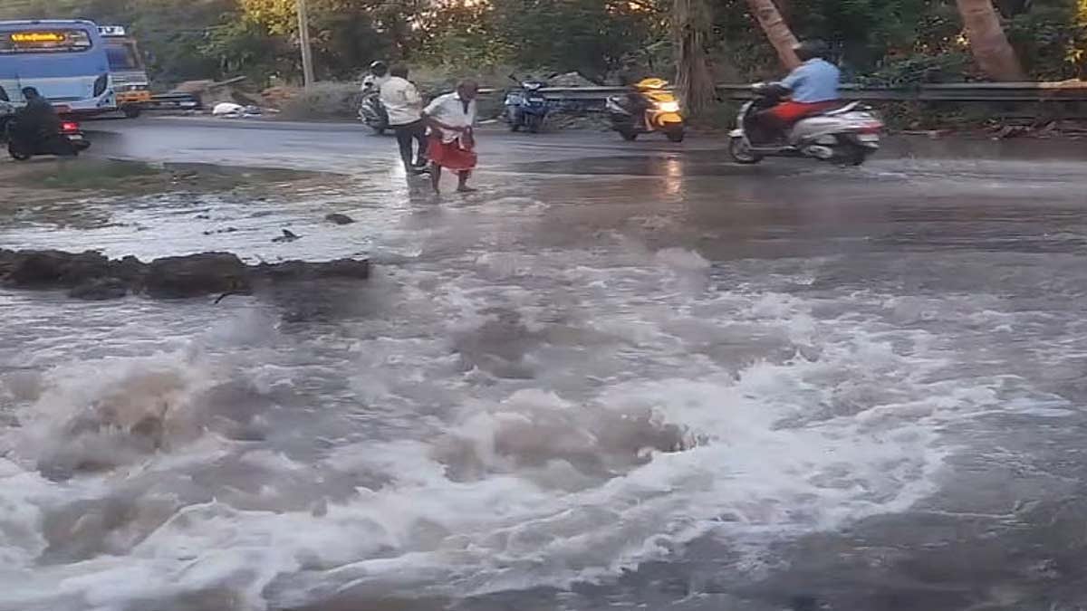 குழாய் உடைந்து சாலையில் ஆறாக ஓடிய குடிநீர்: வாகன ஓட்டிகள் கடும் அவதி..!