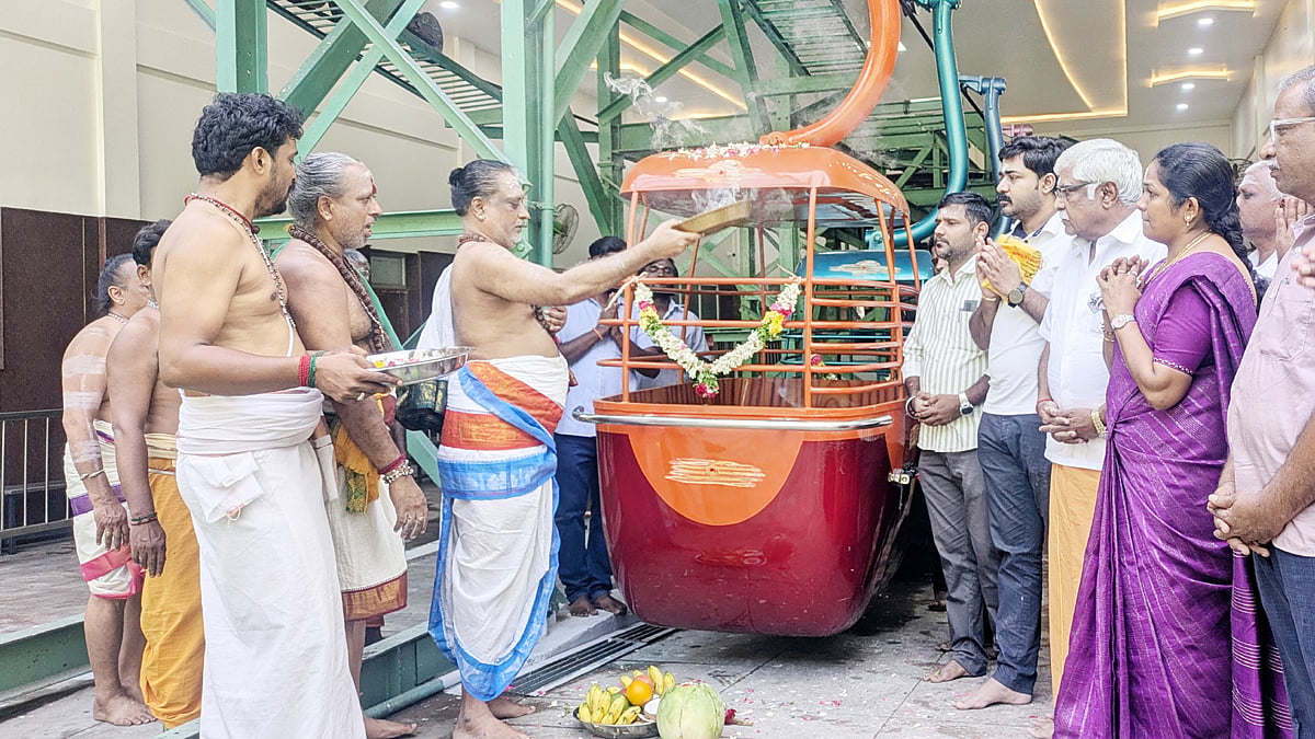 பழனியில் இன்று பராமரிப்பு பணிகளுக்கு பின்பு ரோப்கார் சேவை பக்தர்களுக்காக இயக்கம்