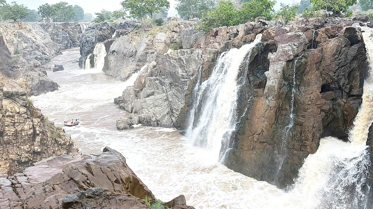 ஒகேனக்கல் காவிரி ஆற்றில் நீர்வரத்து 4 ஆயிரம் கன அடியாக குறைவு