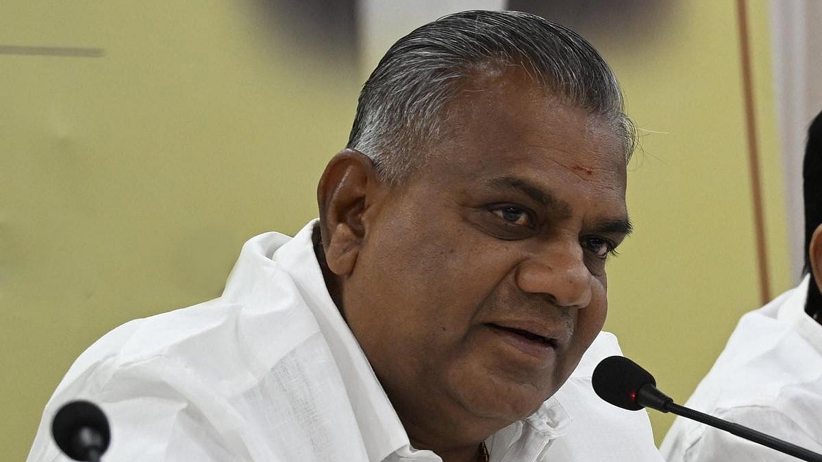 தமிழகத்தில் டெங்குவை ஒழிக்க கடும் நடவடிக்கை - அதிகாரிகளுக்கு அமைச்சர் ஆனந்த் அறிவுறுத்தல்