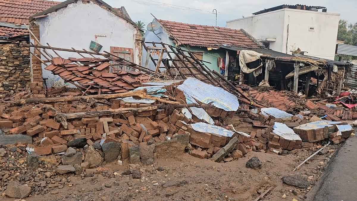கோவை - நீலகிரியில் கனமழை: அடுத்தடுத்து இடிந்து விழுந்த வீடுகள்