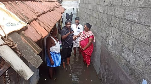 திருப்பூரில் கனமழை: வீடுகளுக்குள் தண்ணீர் புகுந்ததால் பொதுமக்கள் பாதிப்பு