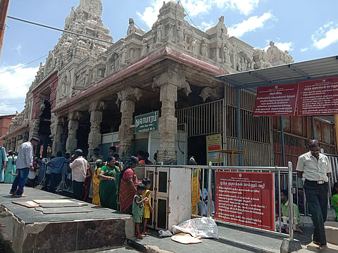 திருச்செந்தூர் கோவிலில் மூத்தகுடி மக்களுக்காக அமைக்கப்படும்  தனிப்பாதை.