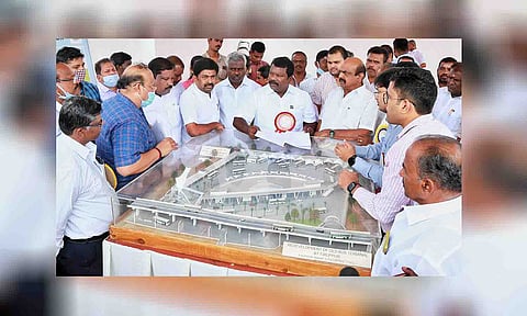 அரசு திட்டப்பணிகளை&nbsp; சட்டமன்ற பொது கணக்கு குழுவினர் ஆய்வு செய்த காட்சி. 