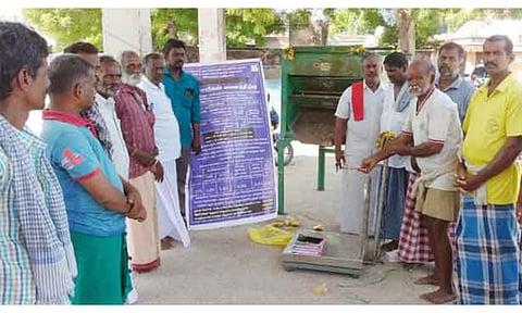 வத்திராயிருப்பில்  நெல் கொள்முதல் நிலையம் திறக்கப்பட்டபோது  எடுத்த படம்.