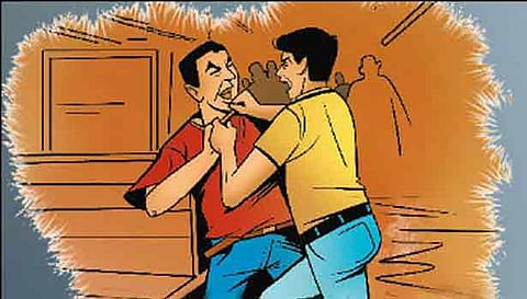 பொள்ளாச்சியில்  பஜ்ஜி வாங்கி தரமறுத்த உறவினரின் மண்டை உடைப்பு